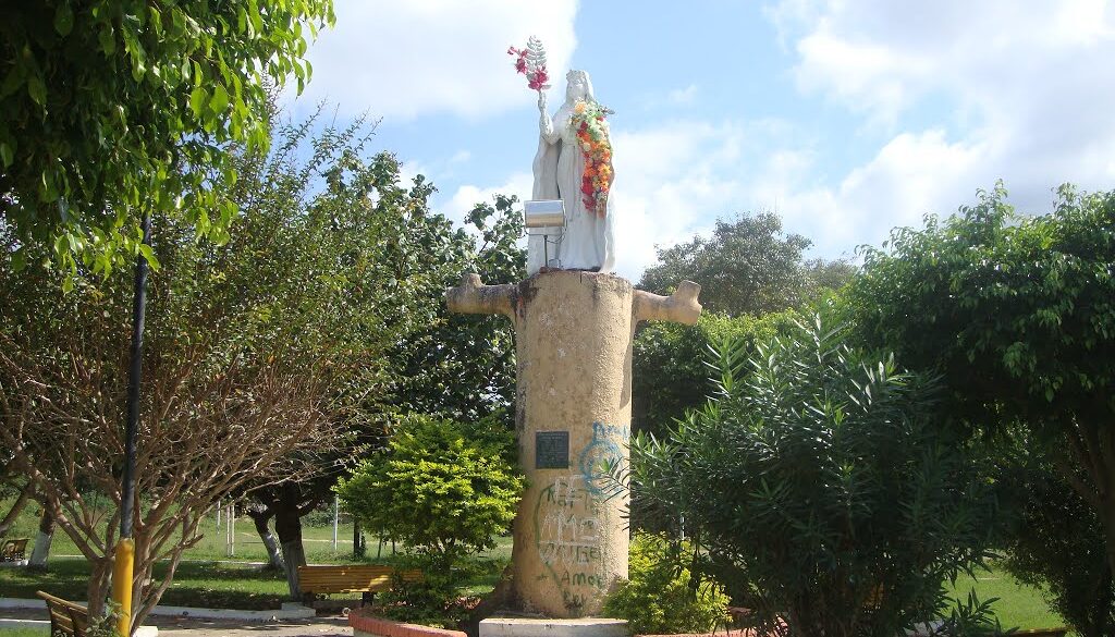 Monumento a Santa Rosa en provincia Sara dpto. Santa Cruz